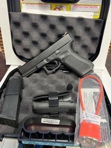 GLOCK 17 G17 GEN 5 9MM W/ 2 MAGS (Police Trade-In) - 2 of 5