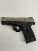 SMITH & WESSON SD40 VE - 1 of 4