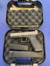 GLOCK 17 - 2 of 4