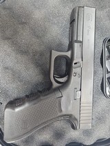 GLOCK 17 G17 9MM W/ 2 MAGS (Police Trade-In) - 2 of 2