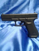 GLOCK 17 g17 gen 5 - 2 of 3