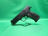 SMITH & WESSON M&P40 - 2 of 5