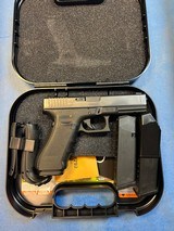 GLOCK g17 gen 4 night sights - 1 of 5