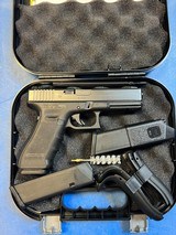 GLOCK g17 gen 4 night sights - 1 of 5