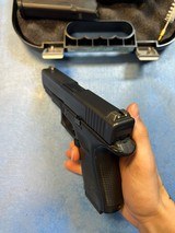 GLOCK 19 G19 Gen 4 (with night sights) - 4 of 5