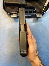 GLOCK 19 G19 Gen 4 (with night sights) - 5 of 5