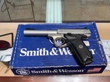 SMITH & WESSON SW22 VICTORY - 1 of 1