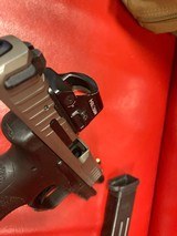 HECKLER & KOCH VP9 - 3 of 4