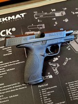 SMITH & WESSON M&P 40 - 3 of 3