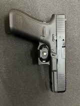 GLOCK Blue Label G17 Gen 5 - 2 of 3