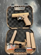 GLOCK 19 G19x FDE - 2 of 6