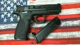 SMITH & WESSON M&P40 - 2 of 7