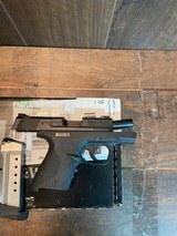 SMITH & WESSON M&P 40 SHIELD - 3 of 4