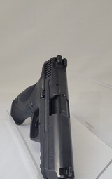SMITH & WESSON M&P 40 - 6 of 7
