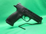 SMITH & WESSON M&P40 - 1 of 7