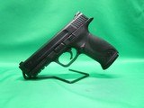 SMITH & WESSON M&P40 - 2 of 7