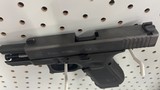 GLOCK 19 G19 Gen 4 (with night sights) - 3 of 5