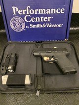 SMITH & WESSON Performance Center M&P9 Shield M2.0 Every Day Carry Kit - 1 of 7