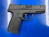 SMITH & WESSON SD40 - 2 of 4