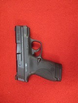 SMITH & WESSON M&P 40 SHIELD - 1 of 2