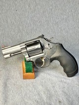 SMITH & WESSON 686 PLUS - 1 of 5