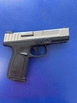 SMITH & WESSON SD40 - 1 of 3