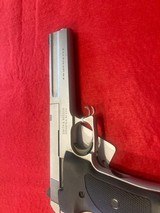 SMITH & WESSON MODEL 2206 - 2 of 6