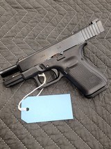 GLOCK 19M - 2 of 5