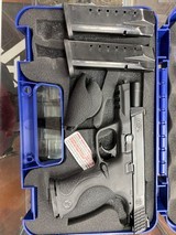 SMITH & WESSON M&P 40 - 2 of 4