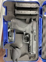 SMITH & WESSON M&P 40 - 2 of 7