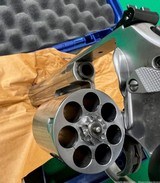 SMITH & WESSON 686 PLUS 3-5-7 MAGNUM SERIES - 4 of 6