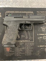 HECKLER & KOCH USP 45 Auto - 2 of 4