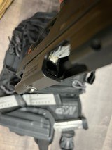 SMITH & Wesson M&P9 SHIELD M2.0 CARRY AND RANGE KIT - 2 of 3