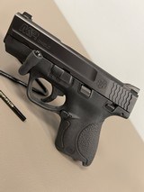 SMITH & WESSON M&P 9 sheild - 1 of 4