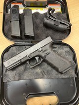 GLOCK 22 G22 GEN 4 (Night Sights) - 2 of 3