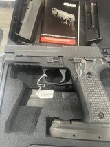 SIG SAUER P226 - 5 of 7