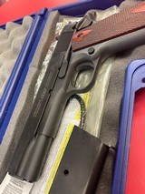 COLT 1911 GOVERNMENT - 2 of 3