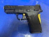 SMITH & WESSON M&P 9 Shield EZ Performance M2.0 GOLD - 1 of 3