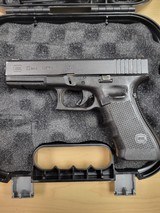 GLOCK 22 G22 GEN 4 (Night Sights) - 2 of 3