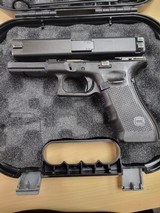 GLOCK 22 G22 GEN 4 (Night Sights) - 1 of 3