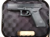 GLOCK 22 G22 Gen 5 .40 S&W - 2 of 3