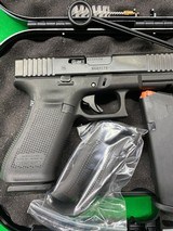 GLOCK G22 GEN 5 .40 S&W - 3 of 5