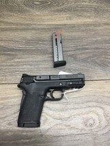 SMITH & WESSON 380 shield ez 2.0 - 2 of 4