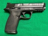 SMITH & WESSON M&P40 - 2 of 6