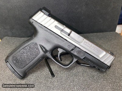 SMITH & WESSON SD40VE .40 S&W