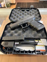 GLOCK 22 G22 GEN 4 .40 (Night Sights) POLICE TRADE IN - 1 of 4