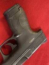 SMITH & WESSON M&P shield 9 - 5 of 7