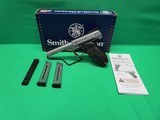 SMITH & WESSON PERFORMANCE CENTER SW22 VICTORY - 1 of 7