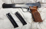 SMITH & WESSON 41 - 1 of 7