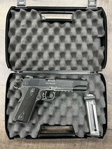 COLT 1911 GOVERNMENT MODEL Rail Gun .22LR - 2 of 3